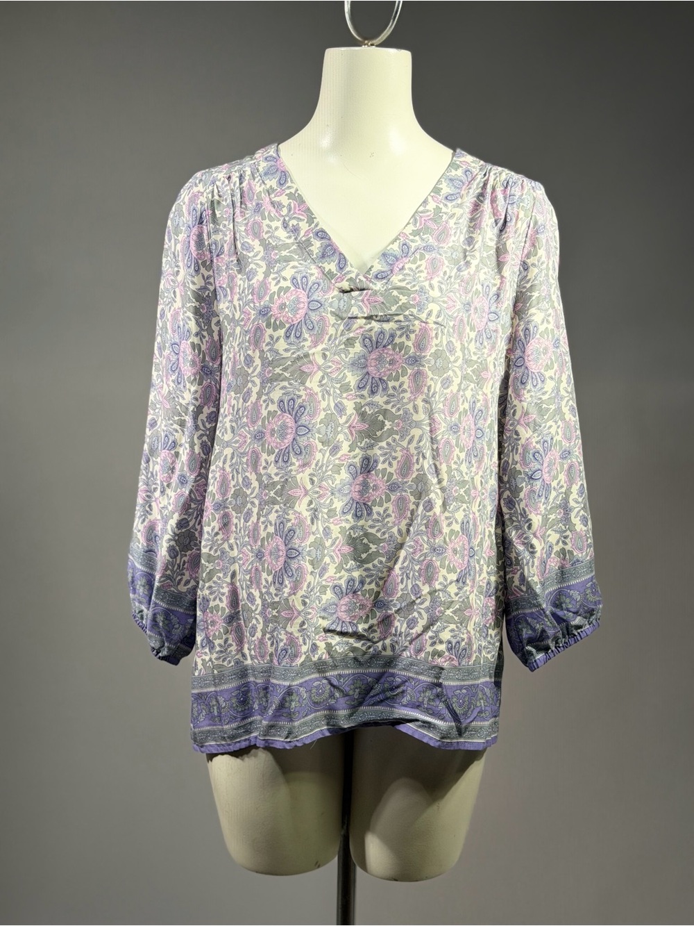 Artisan Ny Lavender and Pale Blue Paisley V-Neck Tunic (r15t)